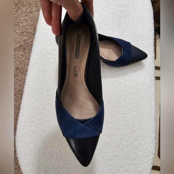 🩵Clarks navy linvale vena leather pointed toe pumps heels women size 6 - Picture 4 of 9